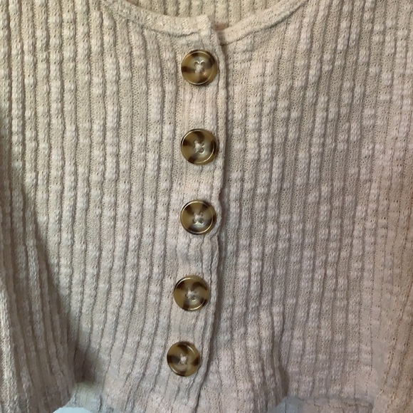 Forever 21 cream crop - Picture 2 of 3